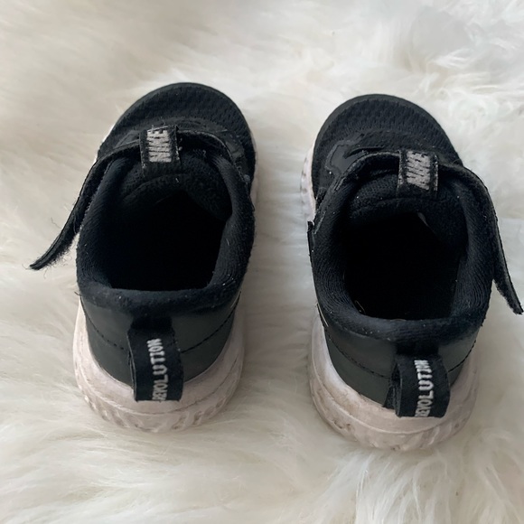 Nike Revolution Toddler Sneakers - Picture 3 of 5